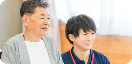 ご利用者と職員の笑顔の写真