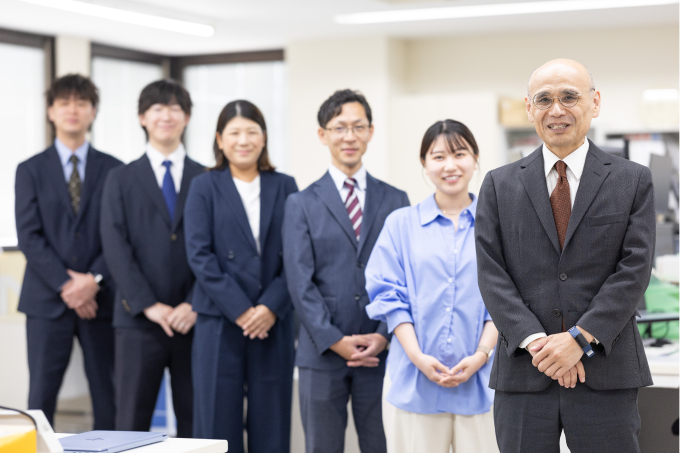 介護・障害福祉事業の新規開業支援や立ち上げ・指定申請をサポートする社会保険労務士法人エンジーの代表とスタッフ